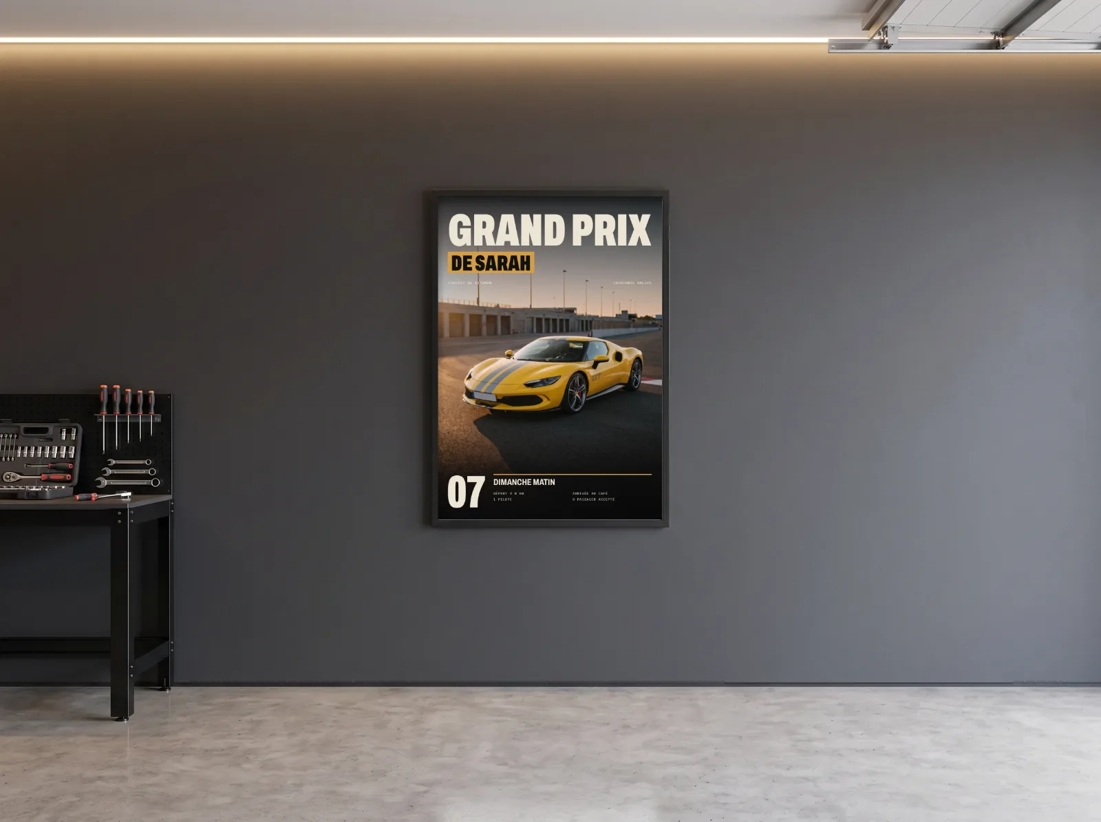 Affiche Grand Prix accrochée dans un garage